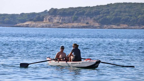 Outdoor family fun - rowing in with AIRKAYAK 16